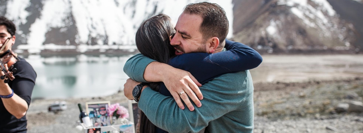 Felicidade do casal em Embalse el Yeso Chile